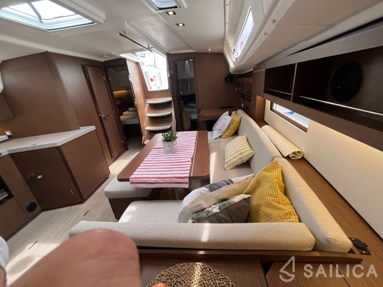 Oceanis 40.1 - Yacht Charter Sailica
