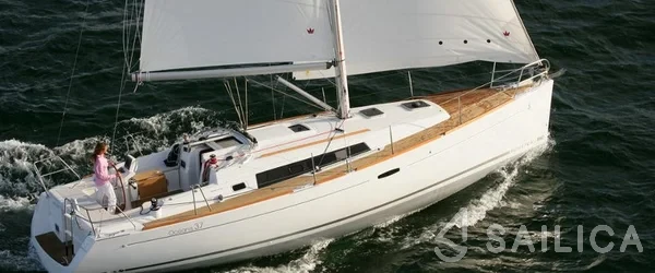 Oceanis 37 - Yacht Charter Sailica