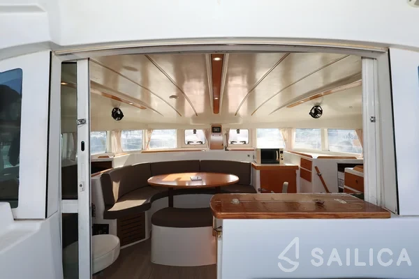 Lagoon 380 S2 - Yacht Charter Sailica