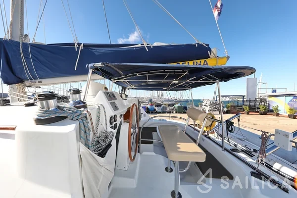 Lagoon 380 S2 - Yacht Charter Sailica