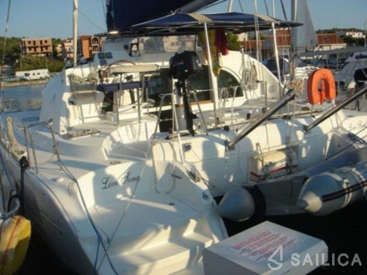 Lagoon 380 S2 - Yacht Charter Sailica