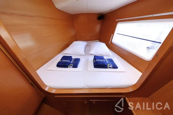 Lagoon 380 S2 - Yacht Charter Sailica