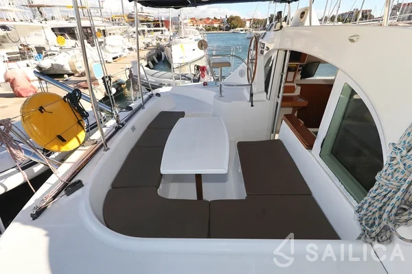 Lagoon 380 S2 - Yacht Charter Sailica