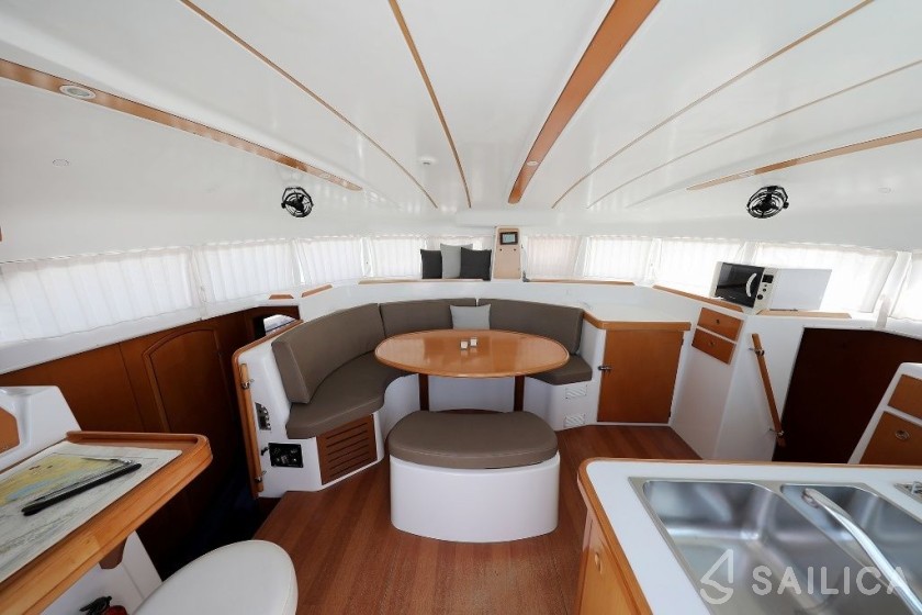 Lagoon 380 S2 - Yacht Charter Sailica