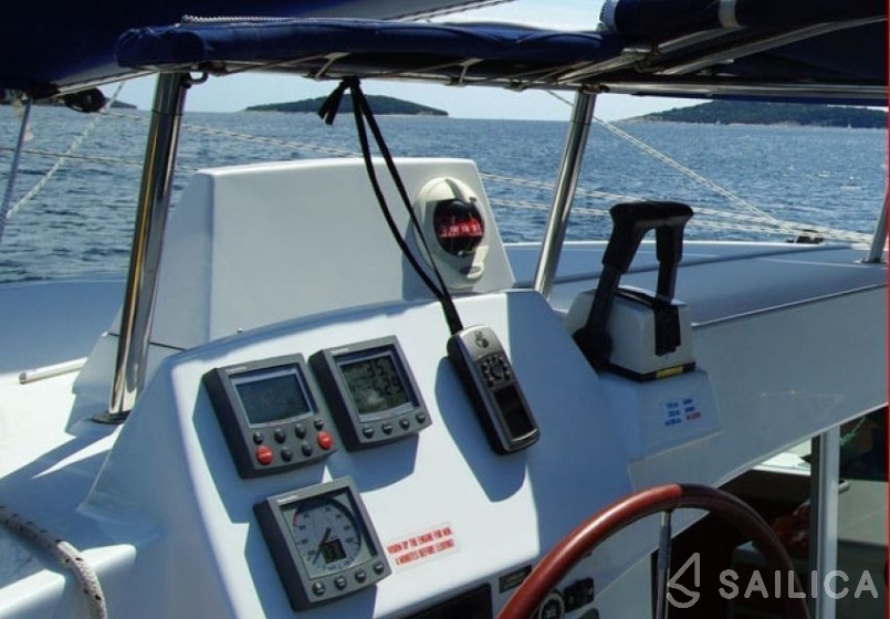 Lagoon 380 S2 - Yacht Charter Sailica