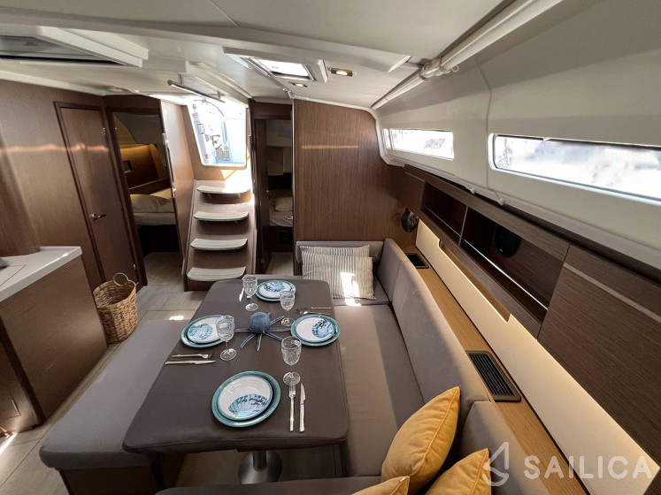 Oceanis 40.1 - Yacht Charter Sailica