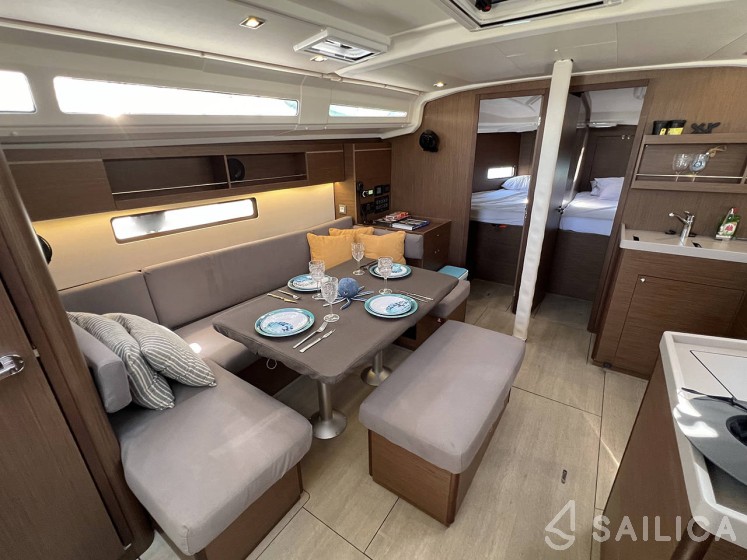 Oceanis 40.1 - Yacht Charter Sailica