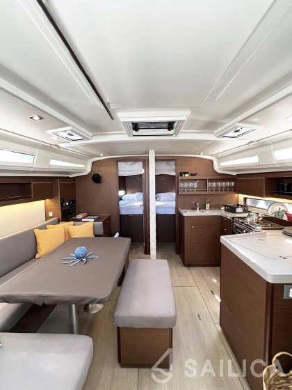 Oceanis 40.1 - Yacht Charter Sailica