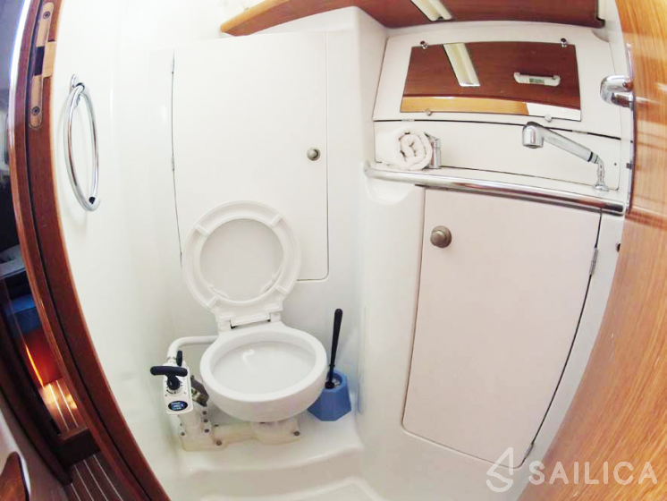 Sun Odyssey 35 - Yacht Charter Sailica
