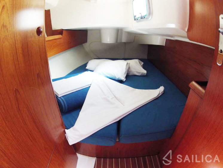 Sun Odyssey 35 - Yacht Charter Sailica