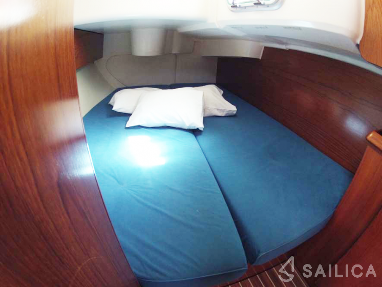 Sun Odyssey 35 - Yacht Charter Sailica