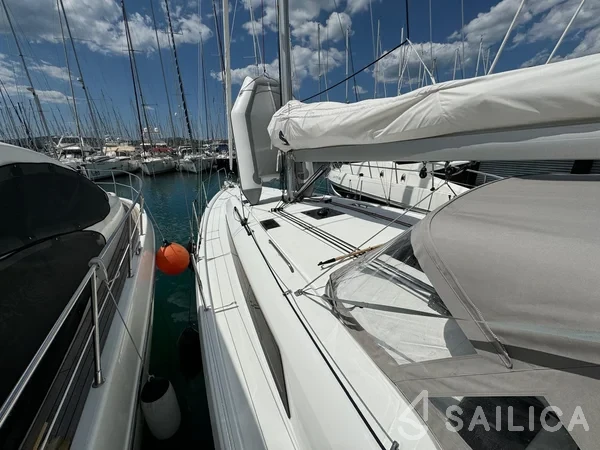 Oceanis 40.1 - Yacht Charter Sailica