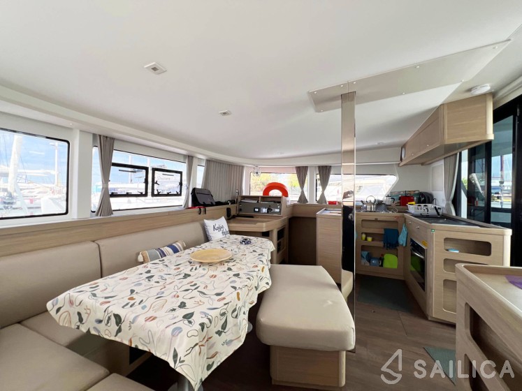 Lagoon 42 - Yacht Charter Sailica