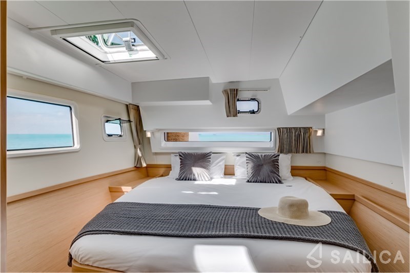Lagoon 42 - Yacht Charter Sailica