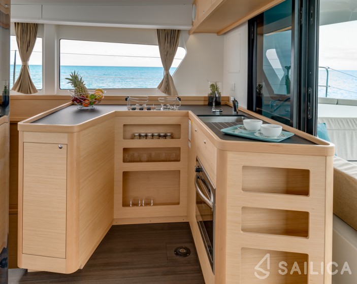 Lagoon 42 - Yacht Charter Sailica