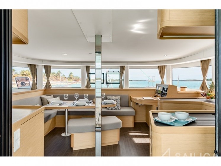 Lagoon 42 - Yacht Charter Sailica