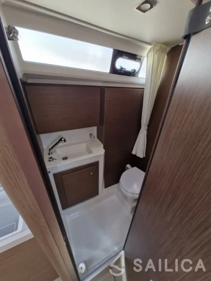 Oceanis 37.1 - Yacht Charter Sailica