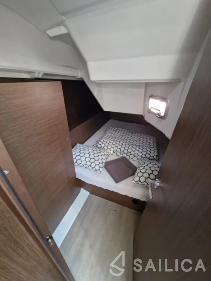 Oceanis 37.1 - Yacht Charter Sailica