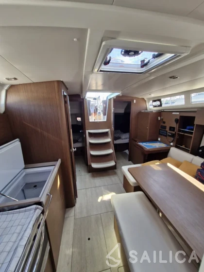 Oceanis 37.1 - Yacht Charter Sailica