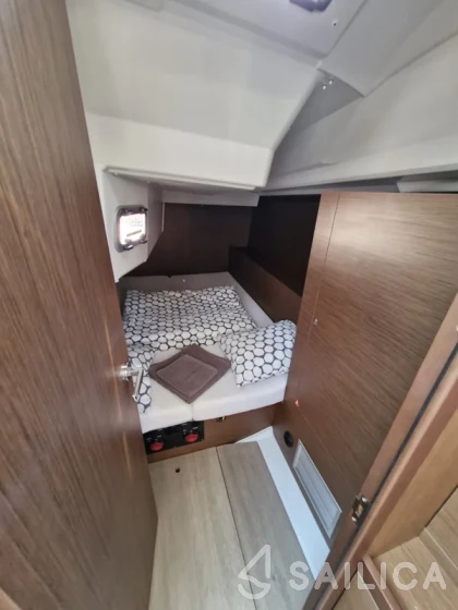 Oceanis 37.1 - Yacht Charter Sailica