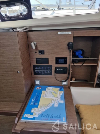 Oceanis 37.1 - Yacht Charter Sailica