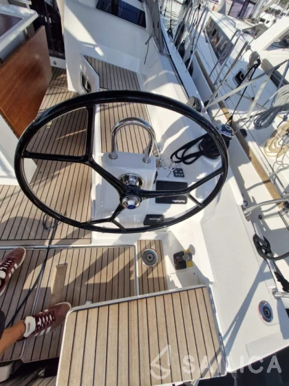 Oceanis 37.1 - Yacht Charter Sailica