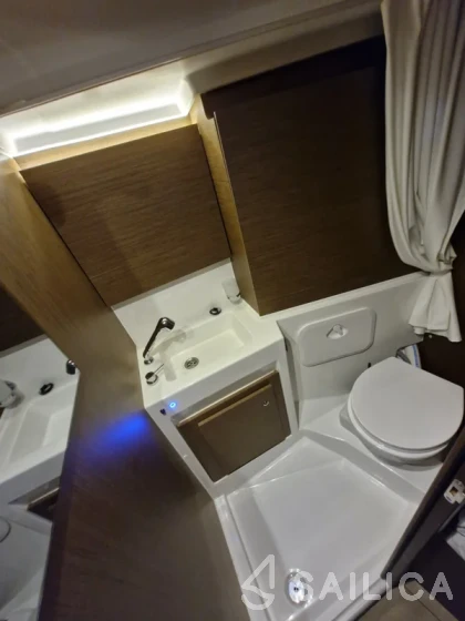 Oceanis 37.1 - Yacht Charter Sailica