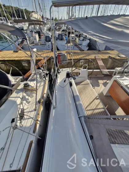Oceanis 37.1 - Yacht Charter Sailica