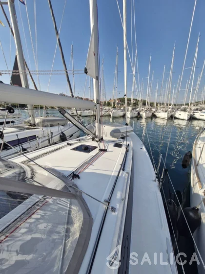Oceanis 37.1 - Yacht Charter Sailica