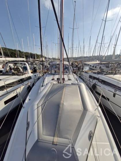 Oceanis 37.1 - Yacht Charter Sailica