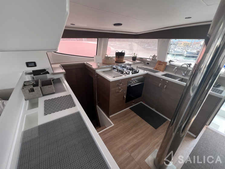 Bali 4.4 - Yacht Charter Sailica