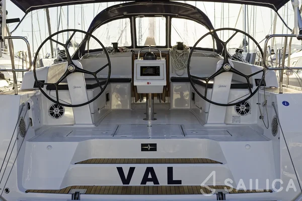 Bavaria 46 Cruiser - Yacht Charter Sailica