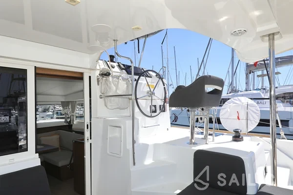 Lagoon 40 - Yacht Charter Sailica