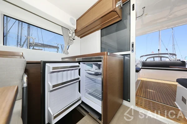 Lagoon 40 - Yacht Charter Sailica