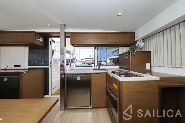 Lagoon 40 - Yacht Charter Sailica