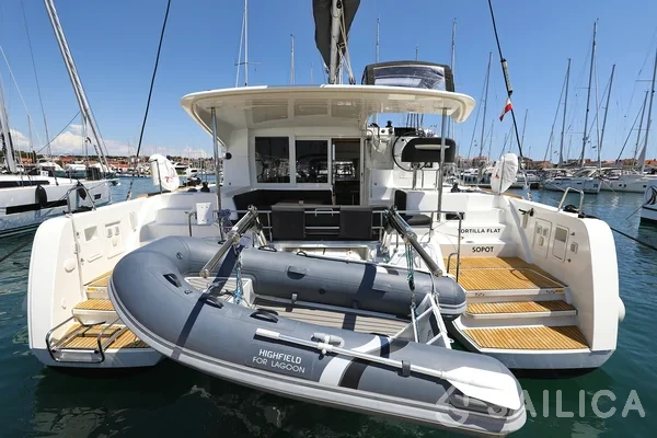 Lagoon 40 - Yacht Charter Sailica