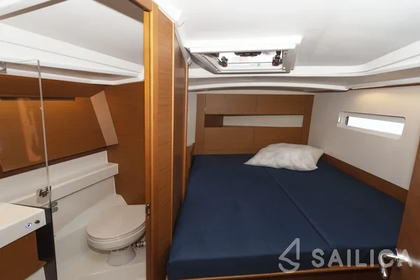 Sun Odyssey 410 - Yacht Charter Sailica