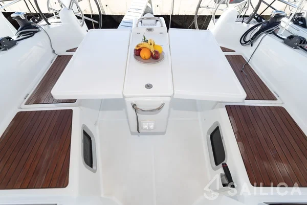 Sun Odyssey 410 - Yacht Charter Sailica