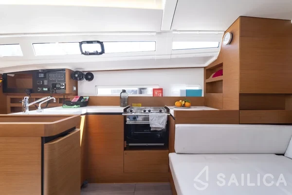 Sun Odyssey 410 - Yacht Charter Sailica