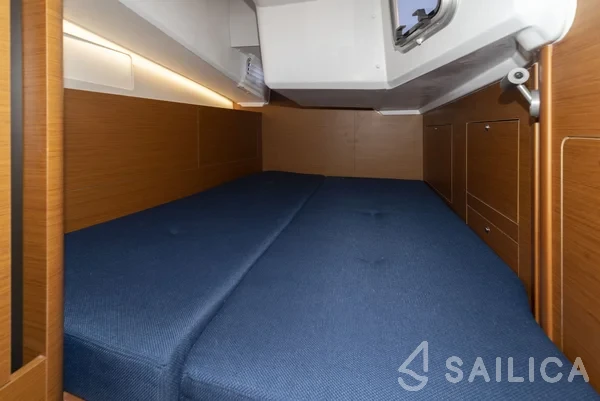 Sun Odyssey 410 - Yacht Charter Sailica