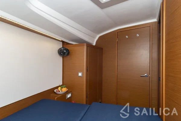 Sun Odyssey 410 - Yacht Charter Sailica