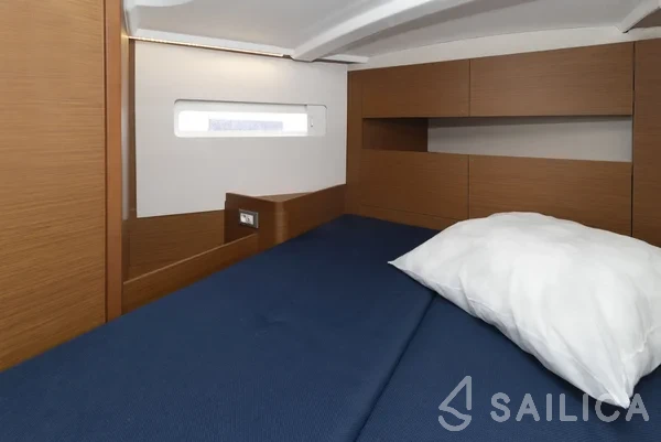Sun Odyssey 410 - Yacht Charter Sailica