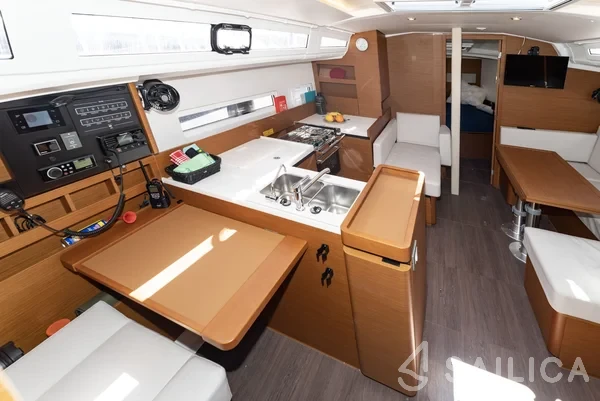 Sun Odyssey 410 - Yacht Charter Sailica