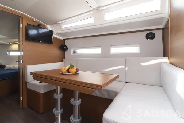 Sun Odyssey 410 - Yacht Charter Sailica
