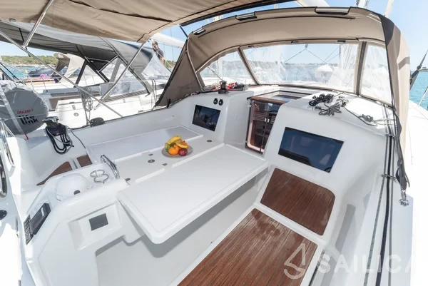 Sun Odyssey 410 - Yacht Charter Sailica