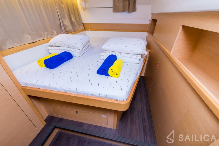 Lagoon 400 S2 - Yacht Charter Sailica
