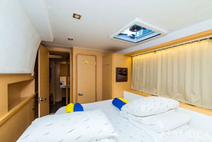Lagoon 400 S2 - Yacht Charter Sailica