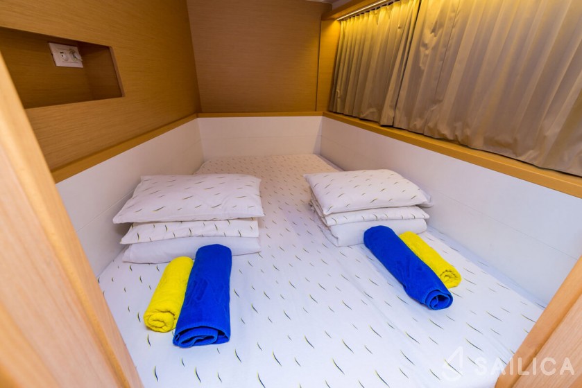 Lagoon 400 S2 - Yacht Charter Sailica