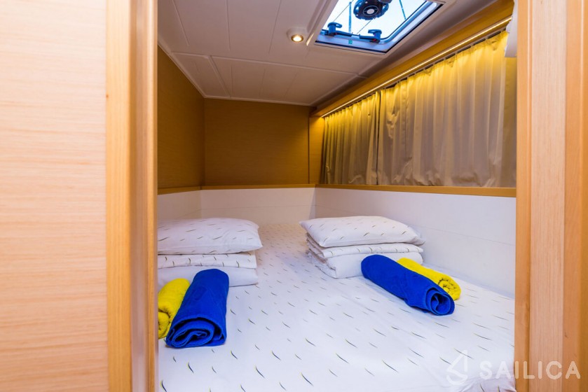 Lagoon 400 S2 - Yacht Charter Sailica