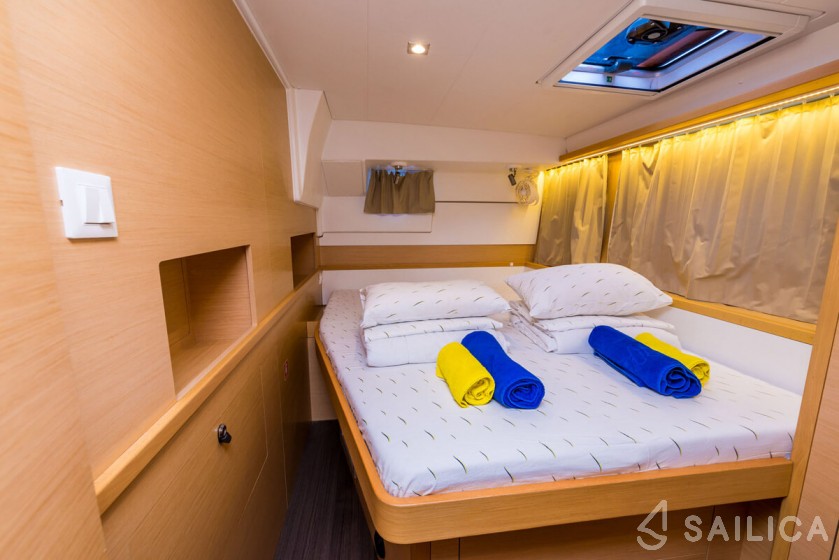 Lagoon 400 S2 - Yacht Charter Sailica